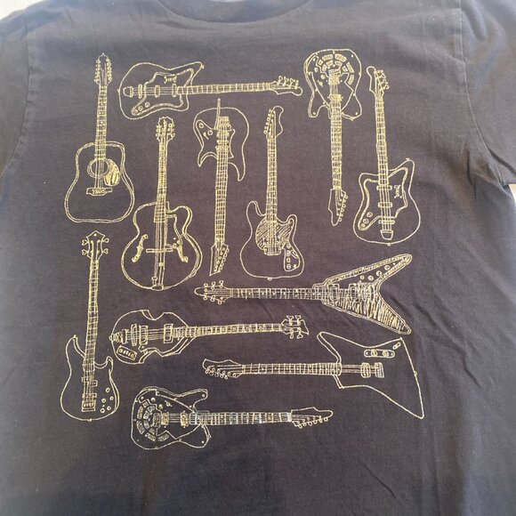 Old Navy Boys Small 6-7 Black Short Sleeve Guitar Theme T-Shirt - Picture 2 of 3
